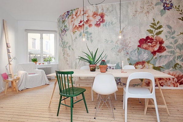 Comedor con pared entelada