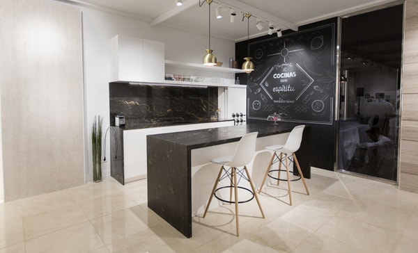 Cocina en blanco y negro