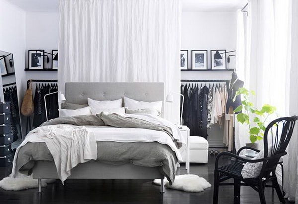 Vestidor detrás de la cama