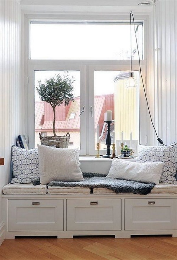 Rincones de lectura junto a las ventanas