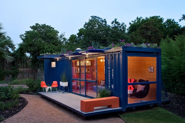 Pequeña casa hecha con un contenedor