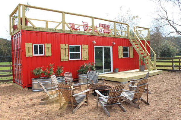Casa pequeña hecha con un contenedor reciclado