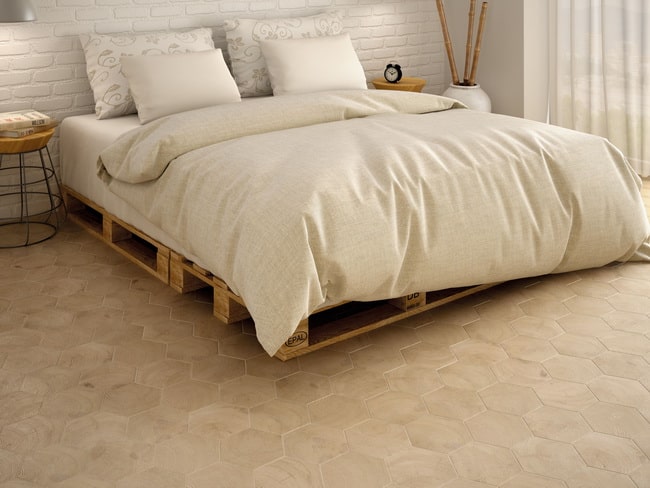 Cama hecha con palets de madera