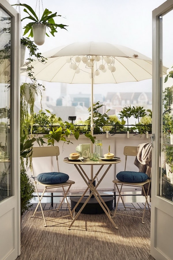 Muebles de exterior y sombrilla