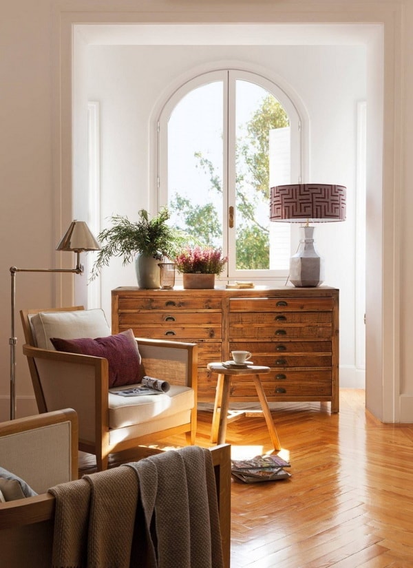 Aparador de madera natural con estilo vintage