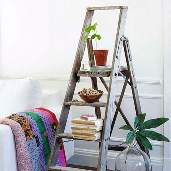 Escaleras de mano como mueble de salón