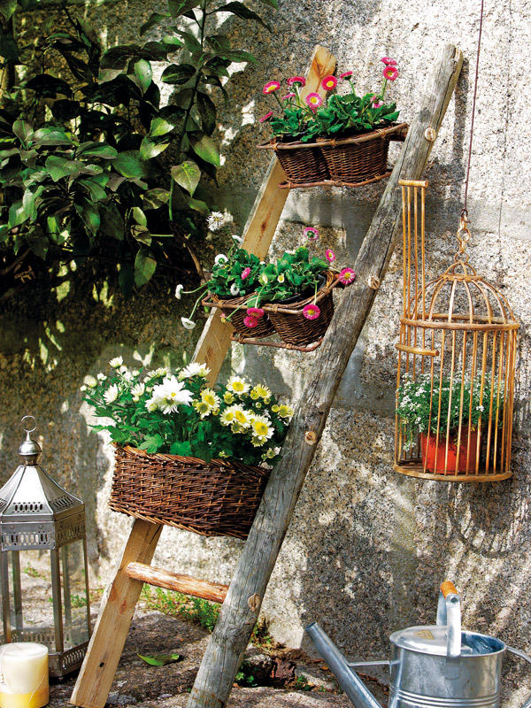 Decorar exteriores con escaleras de mano