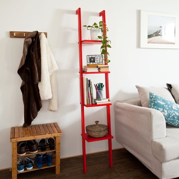 Decorar la sala con escaleras de mano