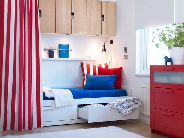 Cama Brimnes de Ikea con espacio de almacenaje