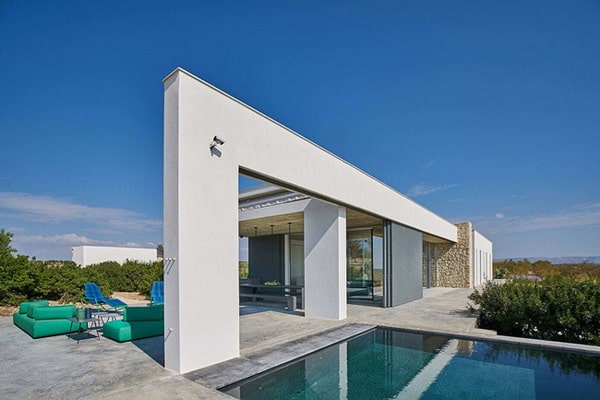 Comedor junto a la piscina