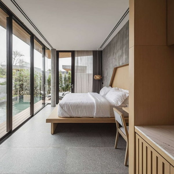 Dormitorio con acceso a la piscina