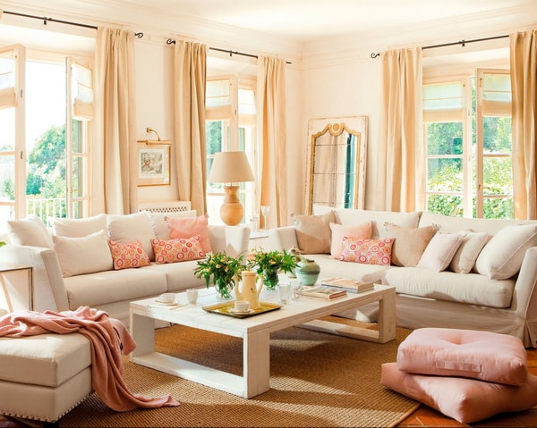 Sala con sofás de tela