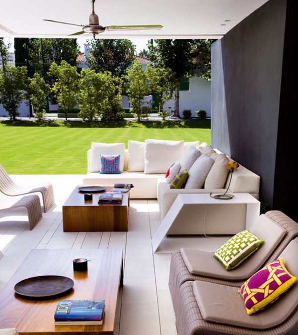 Salón de exterior con ventiladores