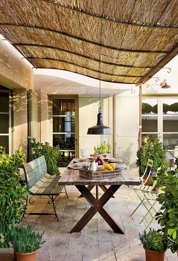 Porch con estilo rústico