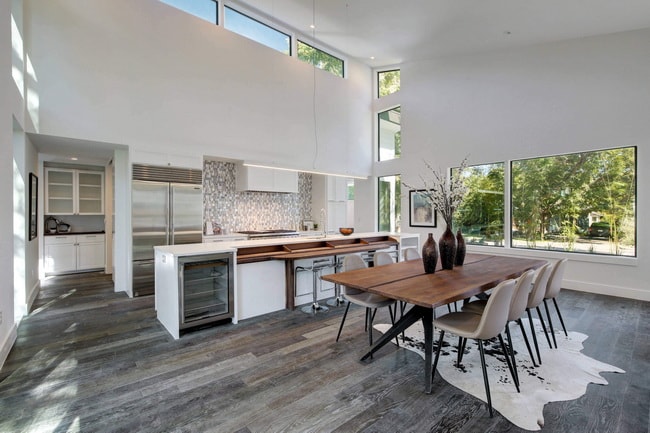 Cocina comedor con tragaluces