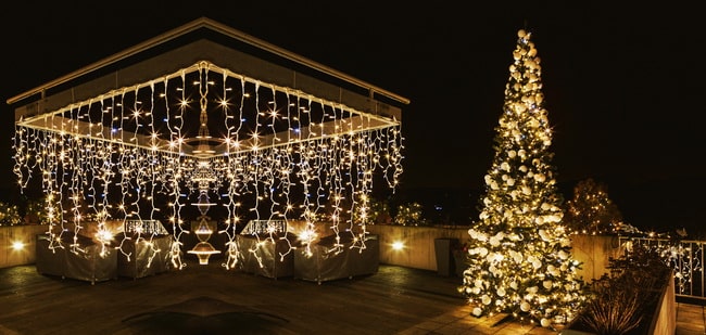 Decoración de exterior con luces navideñas