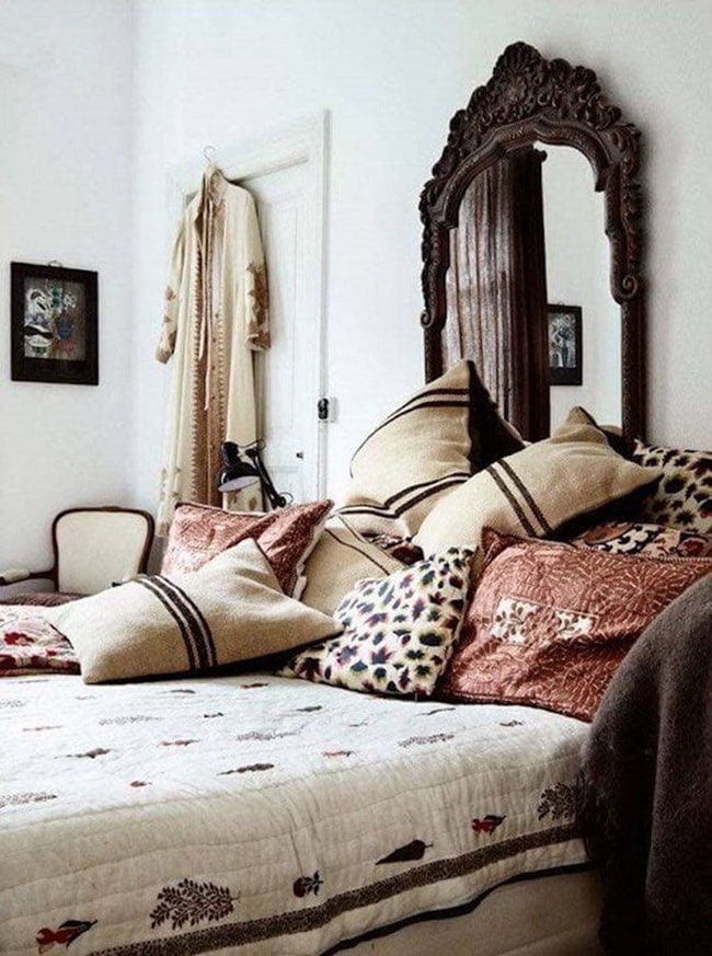 Espejos junto a la cama