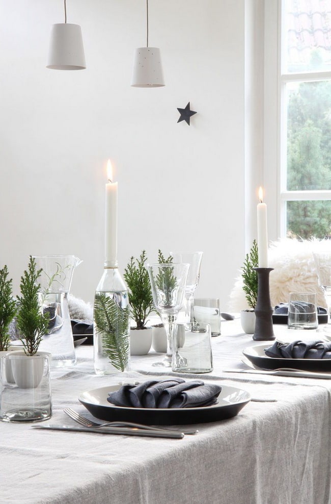 Velas en la mesa de Navidad