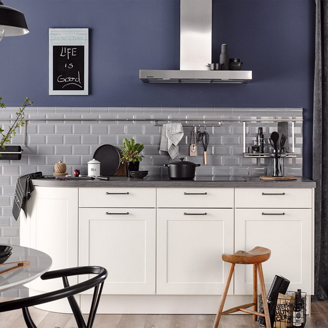 Cocina con azulejos tipo metro
