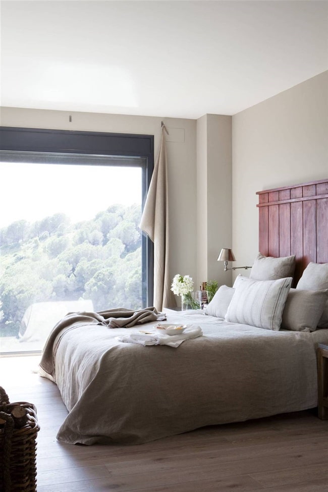 Dormitorio con gran ventanal