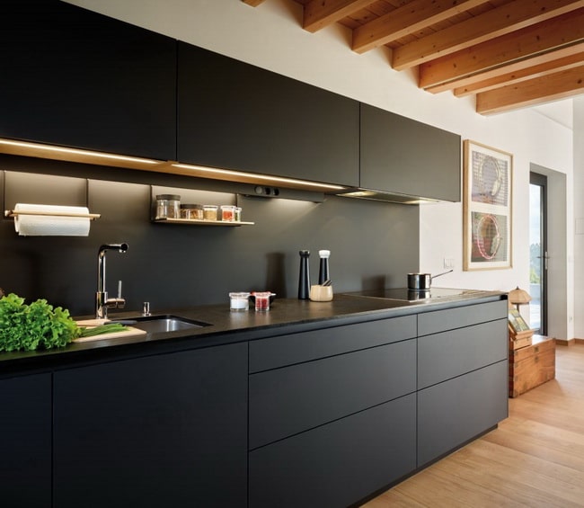 Cocina en color negro