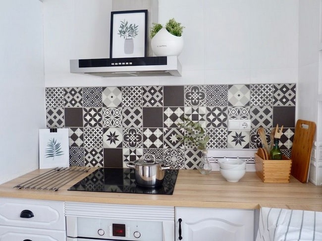 Azulejos adhesivos en la cocina