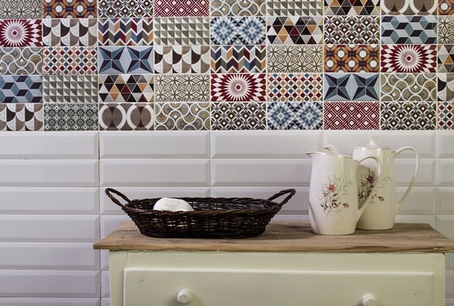 Azulejos tipo metro con diseños hidráulicos