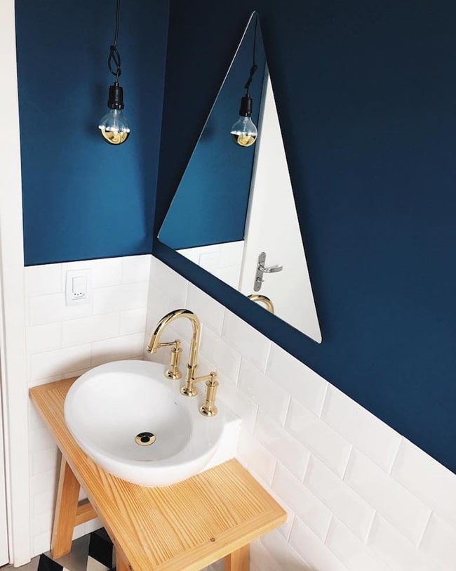 Baños en azul y blanco