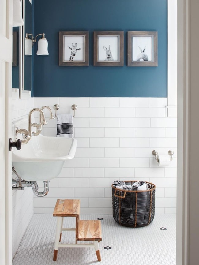 Baños en azul y blanco