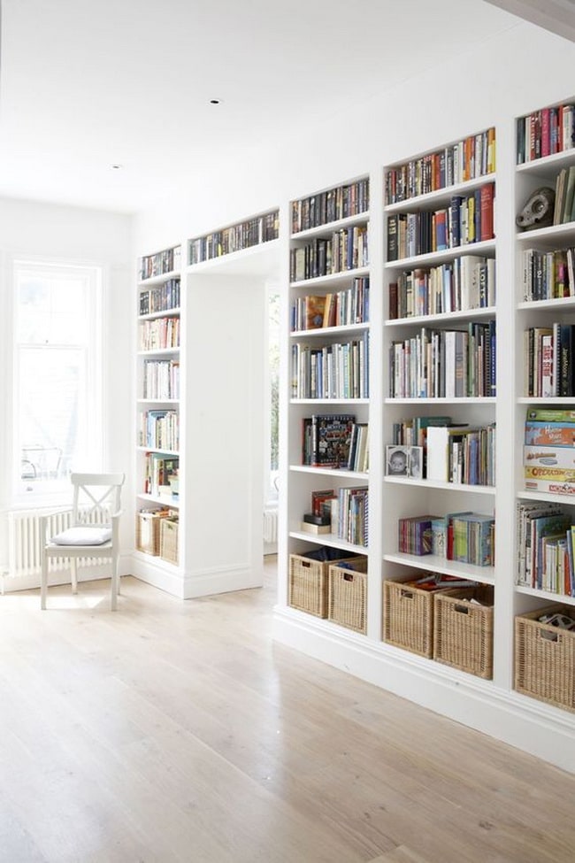 Bibliotecas en casa separando ambientes