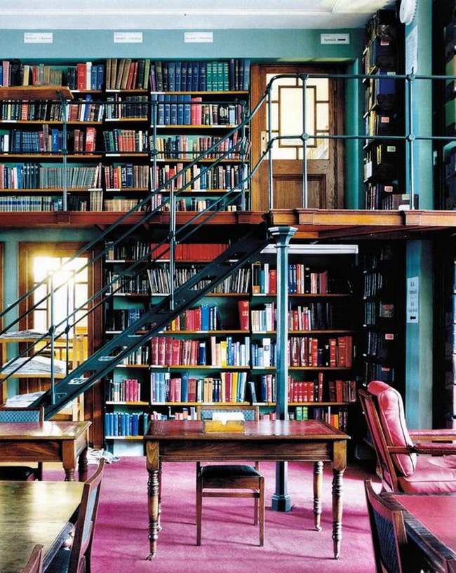 Bibliotecas en casa a doble altura