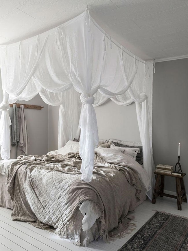 Cama de matrimonio con dosel