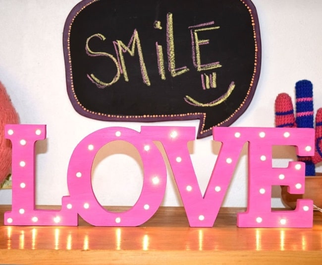 Decoración con carteles luminosos