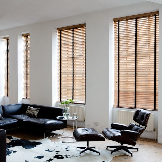 Ventanas con persianas de madera