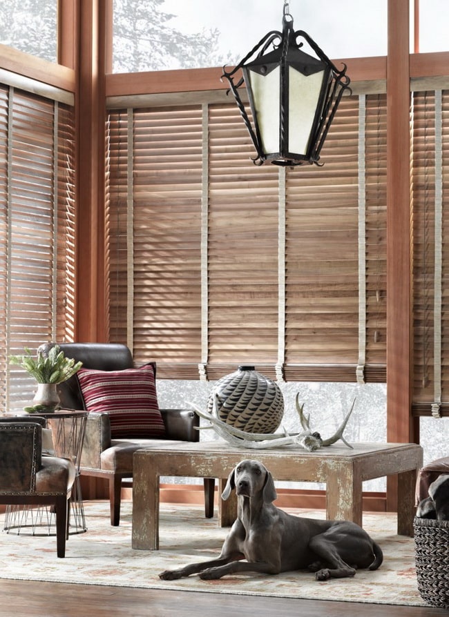Ventanas con persianas de madera