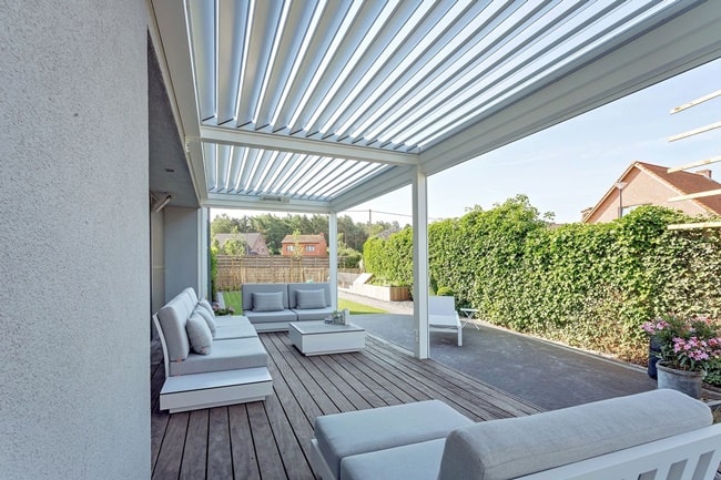 Terraza con pérgola bioclimática