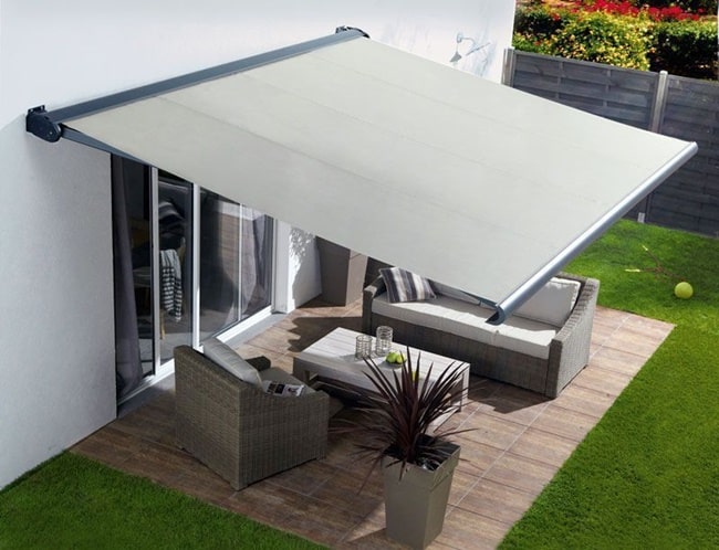 Soluciones para proteger tu terraza del sol y la lluvia