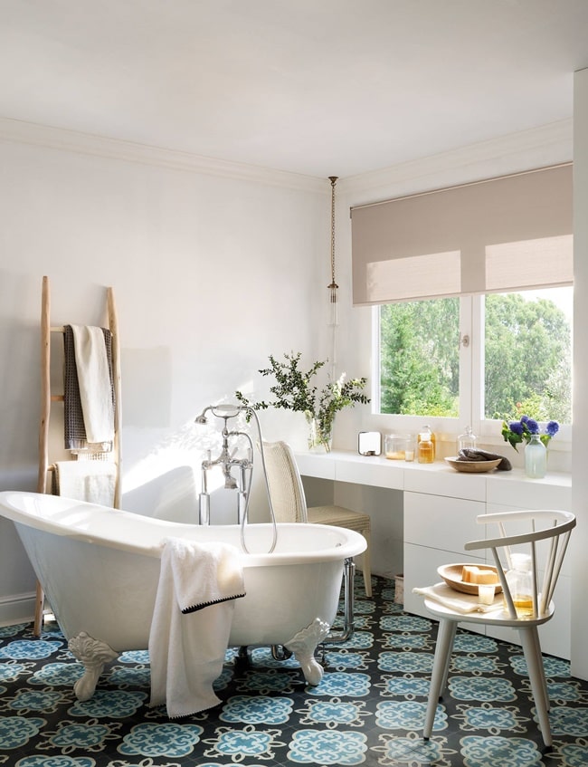 Suelos hidráulicos con decoración clásica