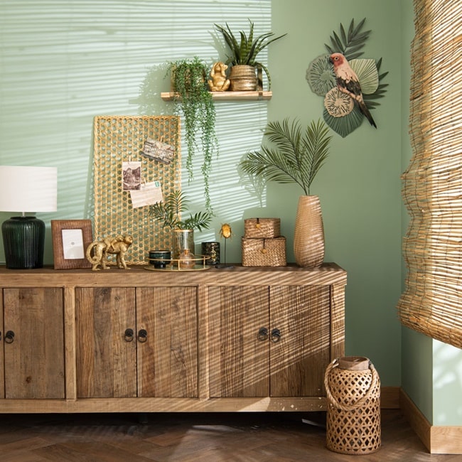 Madera natural y cestas de fibras