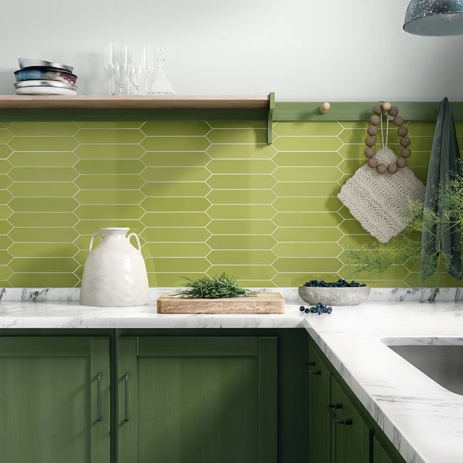 Pared verde en la cocina