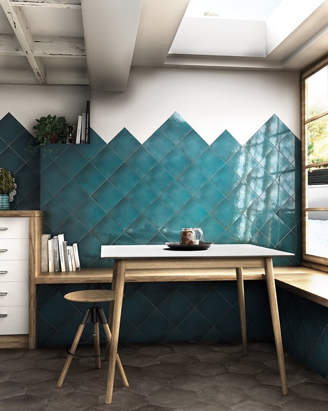 Paredes con azulejos azules