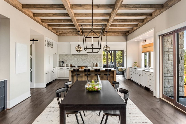 Casas antiguas con techos de madera