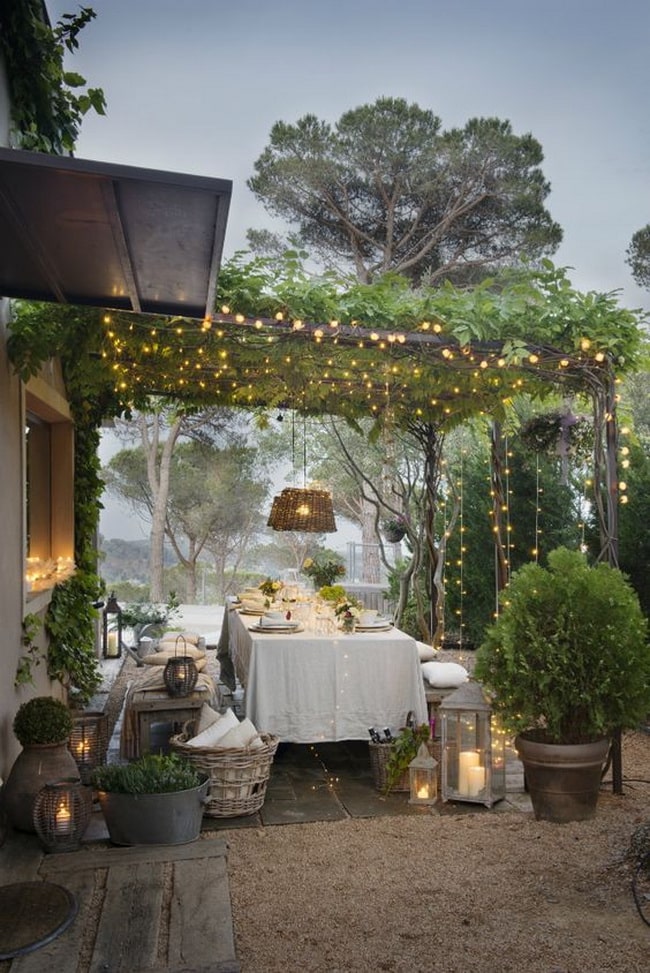 Ideas para decorar exteriores con velas. Decoración de patios y jardines.