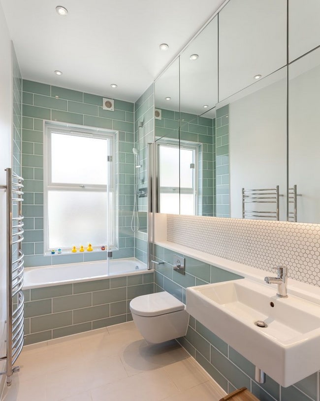 Baño pequeño con bañera