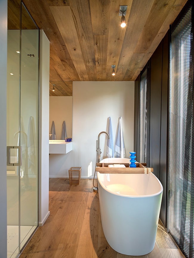 Baños con tarima flotante