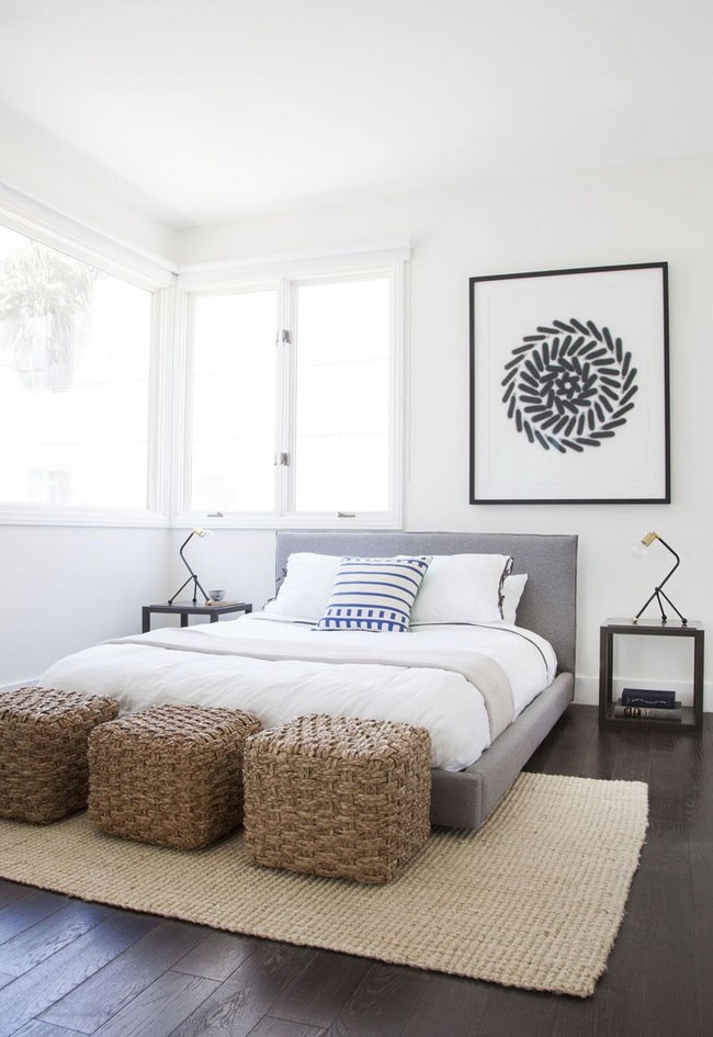 Puffs para decorar el pie de cama