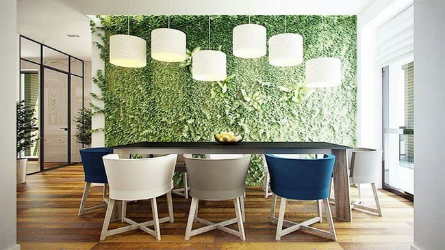 Jardín vertical interior en el comedor