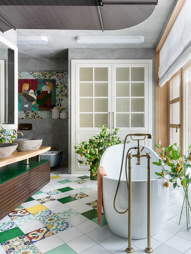 Baño moderno con gran ventanal