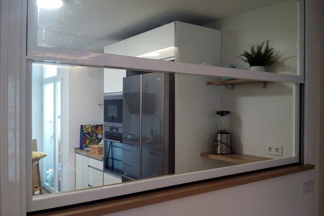 Pasaplatos con ventanas