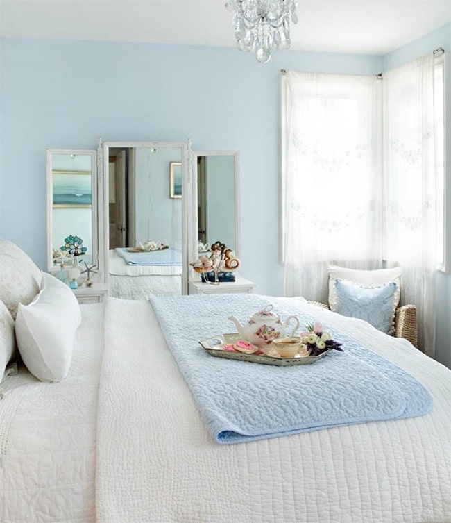 Dormitorio en azul claro